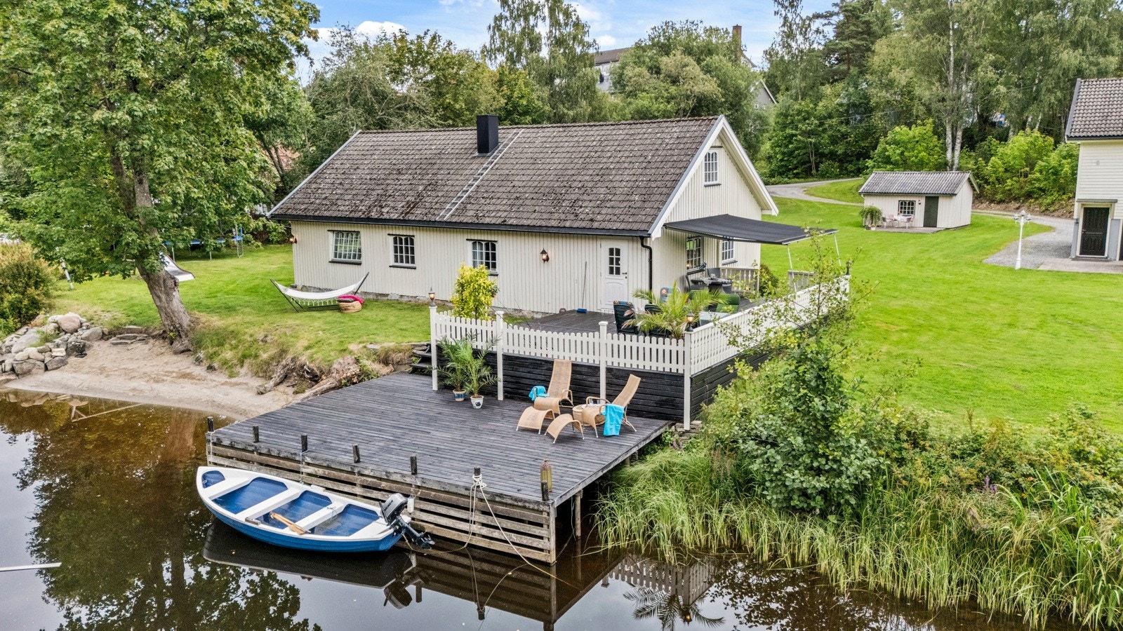 Unik beliggenhet langs kanalen i sentrum av Ørje Galleribilde