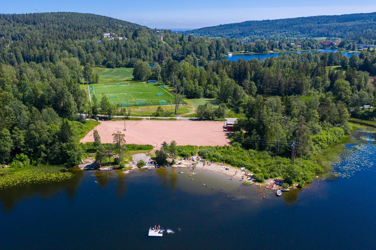 På Dikemark er det strand ved vannet. Galleribilde