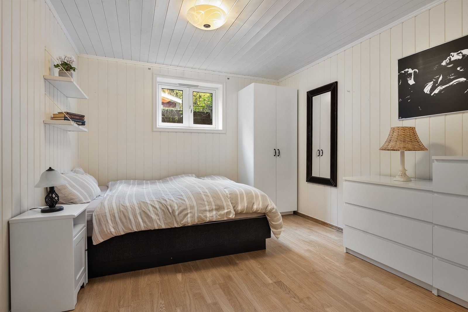 Innredet soverom i kjelleretasjen (ikke godkjent for varig opphold). Galleribilde