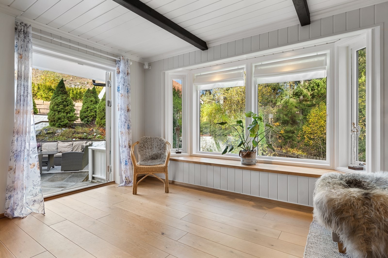 Her er det både gulvvarme og varmepumpe som sikrer behagelig temperatur året gjennom. Galleribilde