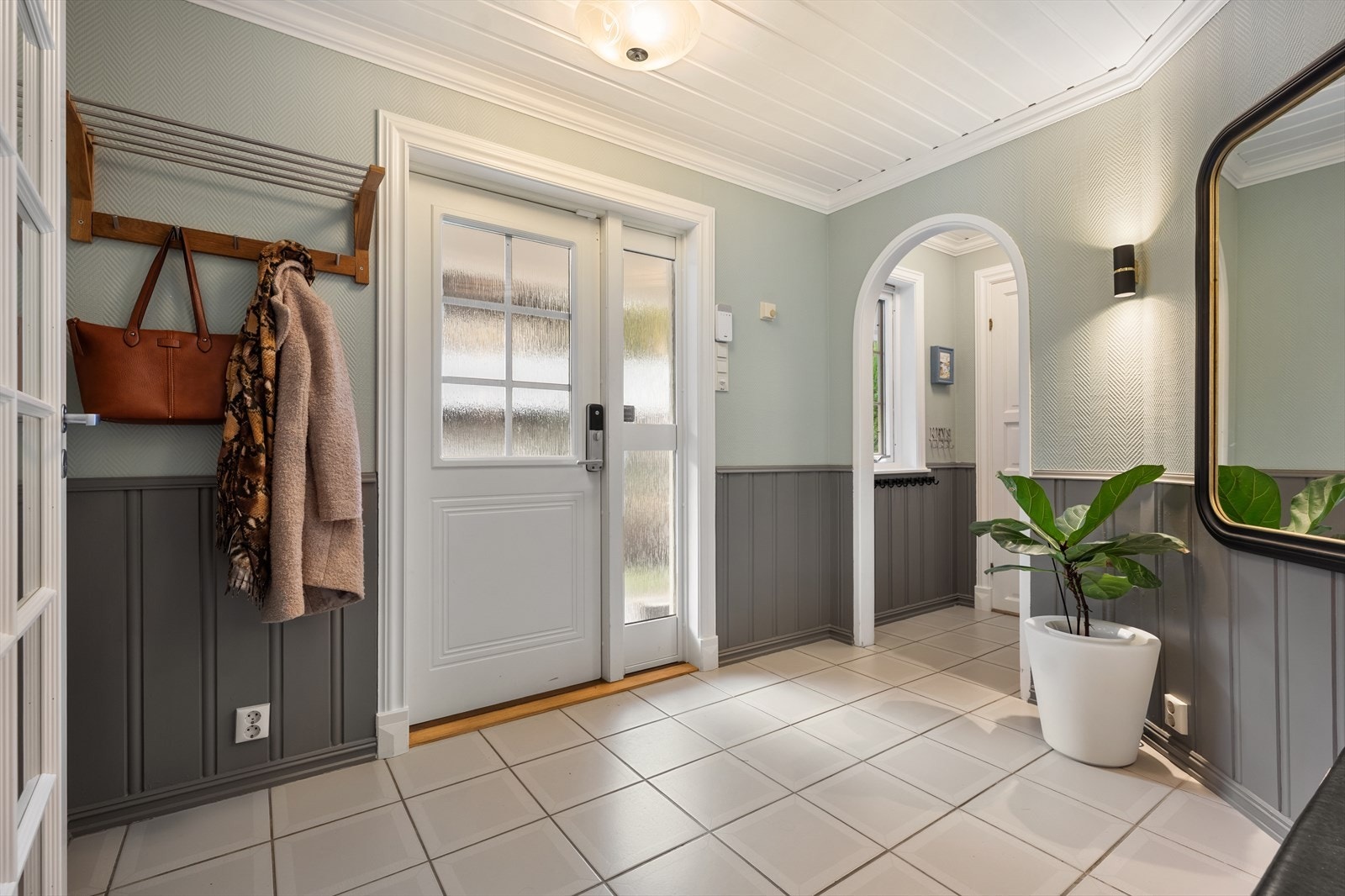 God plass til oppbevaring av yttertøy og sko. Galleribilde