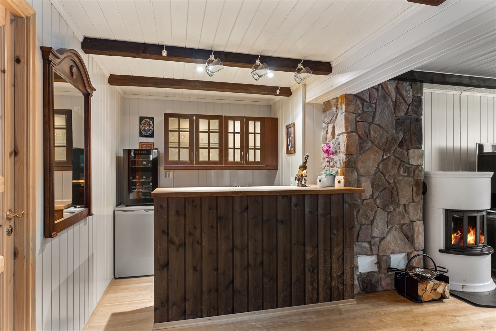 Bar i kjellerstuen. Rom ikke omsøkt/godkjent til varig opphold. Galleribilde