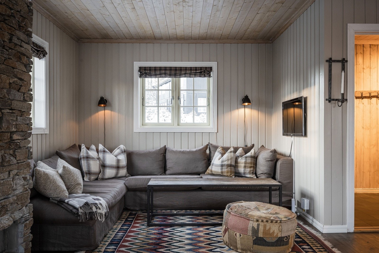 Det er plass til en stor sofa. Galleribilde