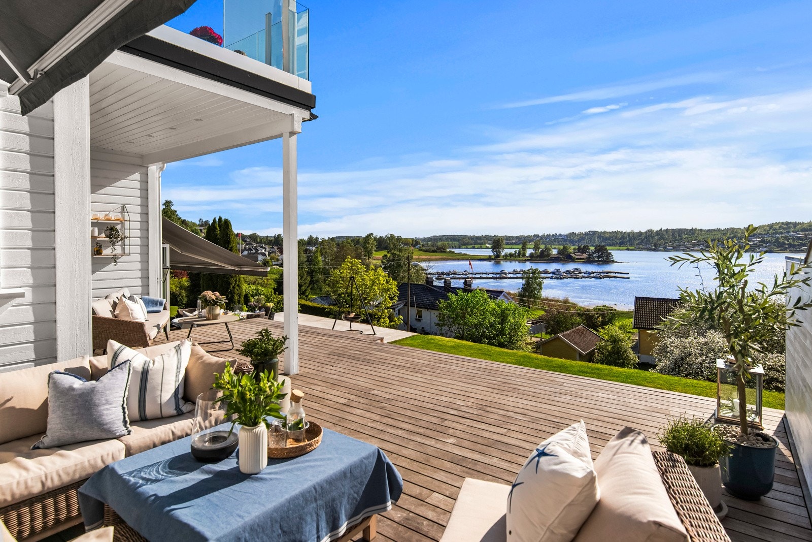 Boligen har mange flotte og fine uteplasser! Galleribilde