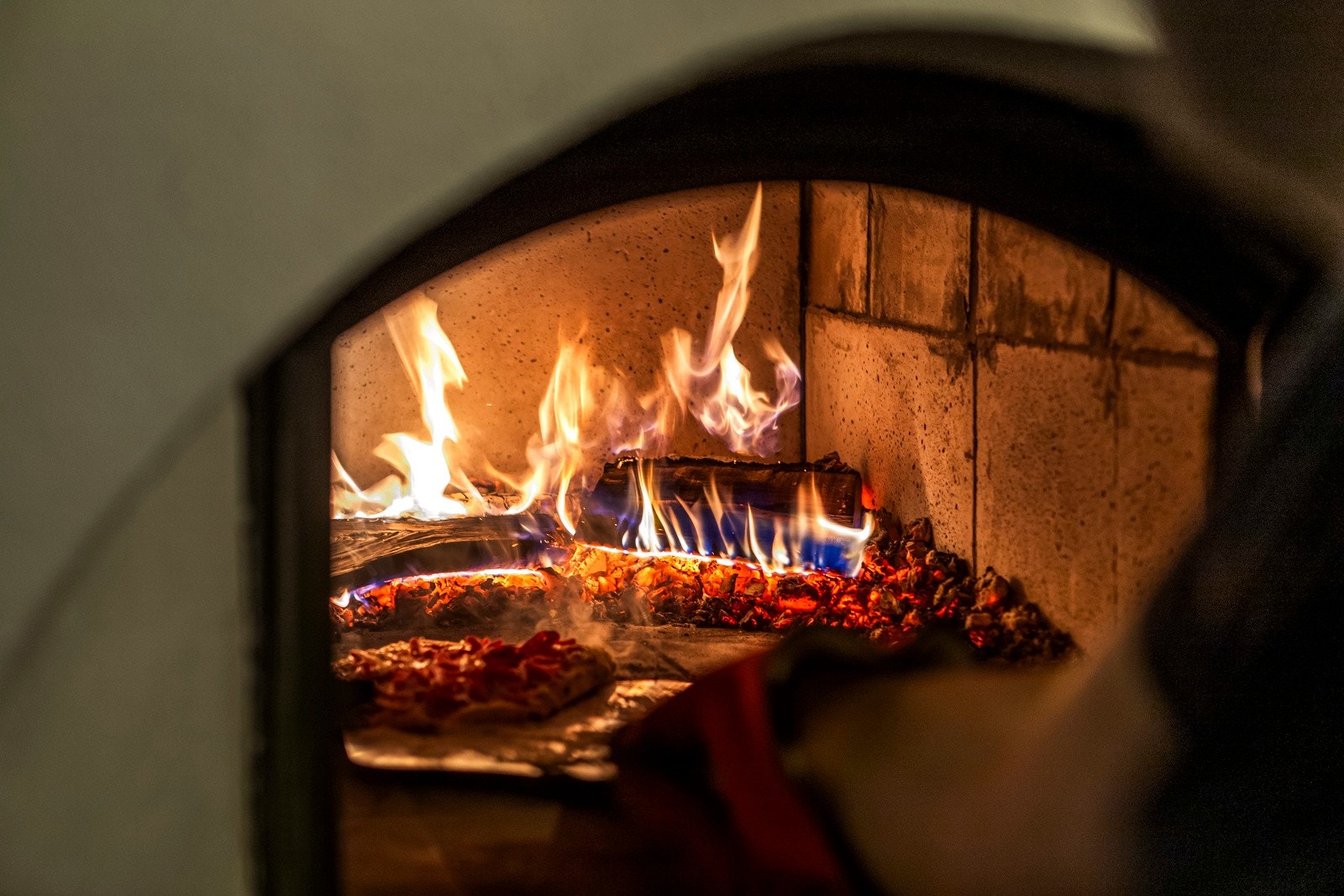 Vedfyrt baker- og pizzaovn. Galleribilde