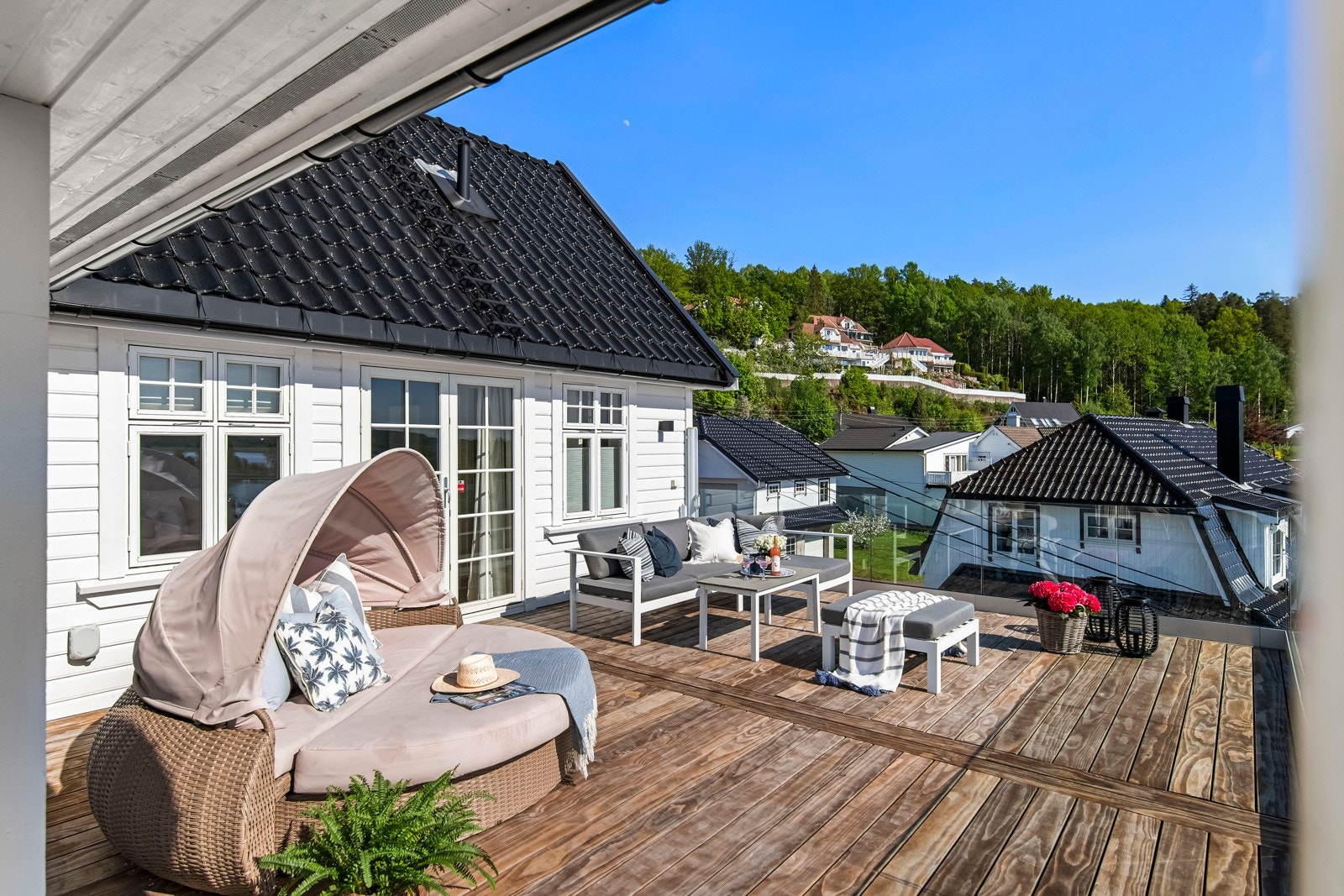 Takterrasse mot Vestfjorden Galleribilde
