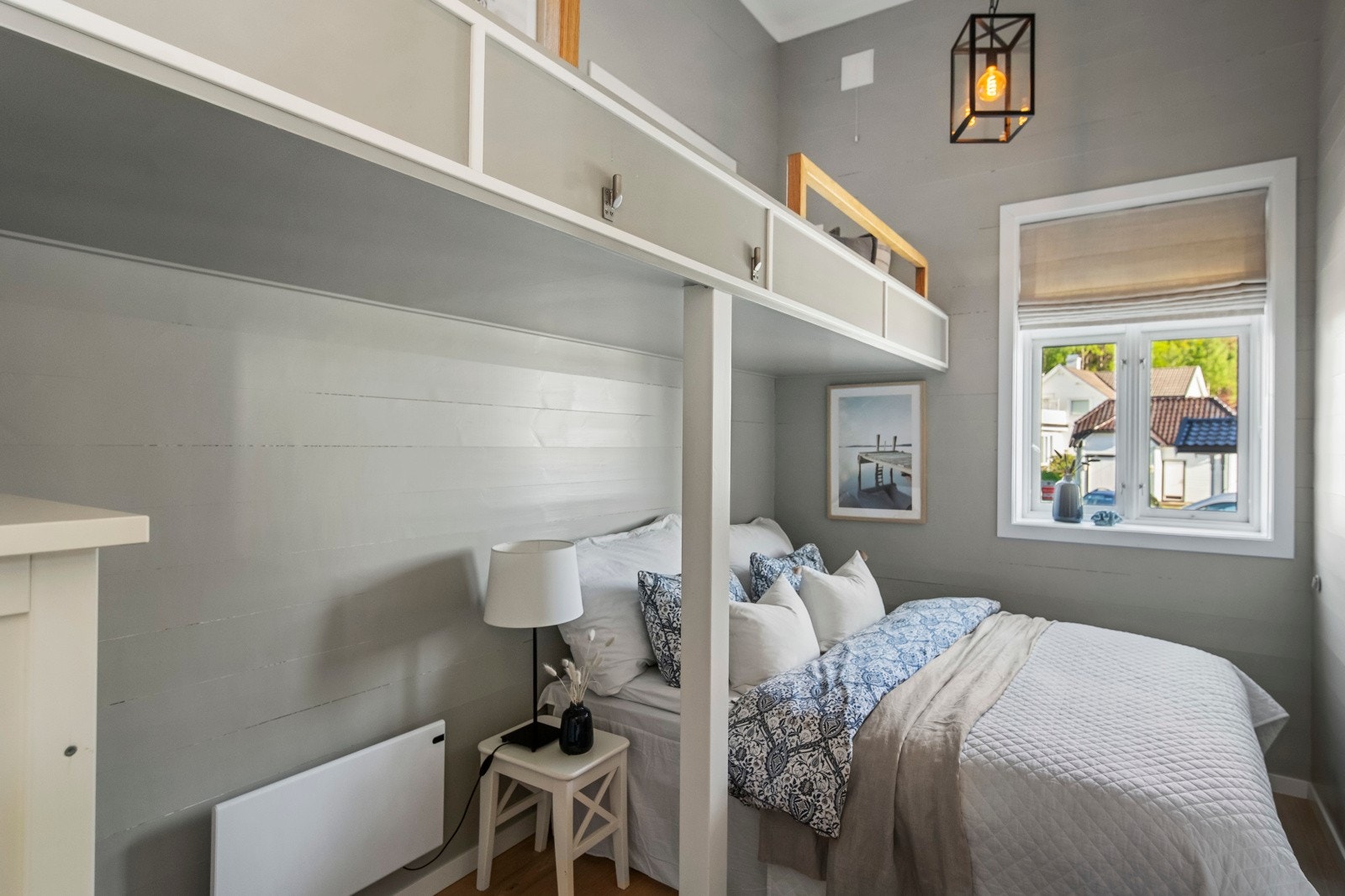 Soverom som ligger i boligens første etasje. Galleribilde