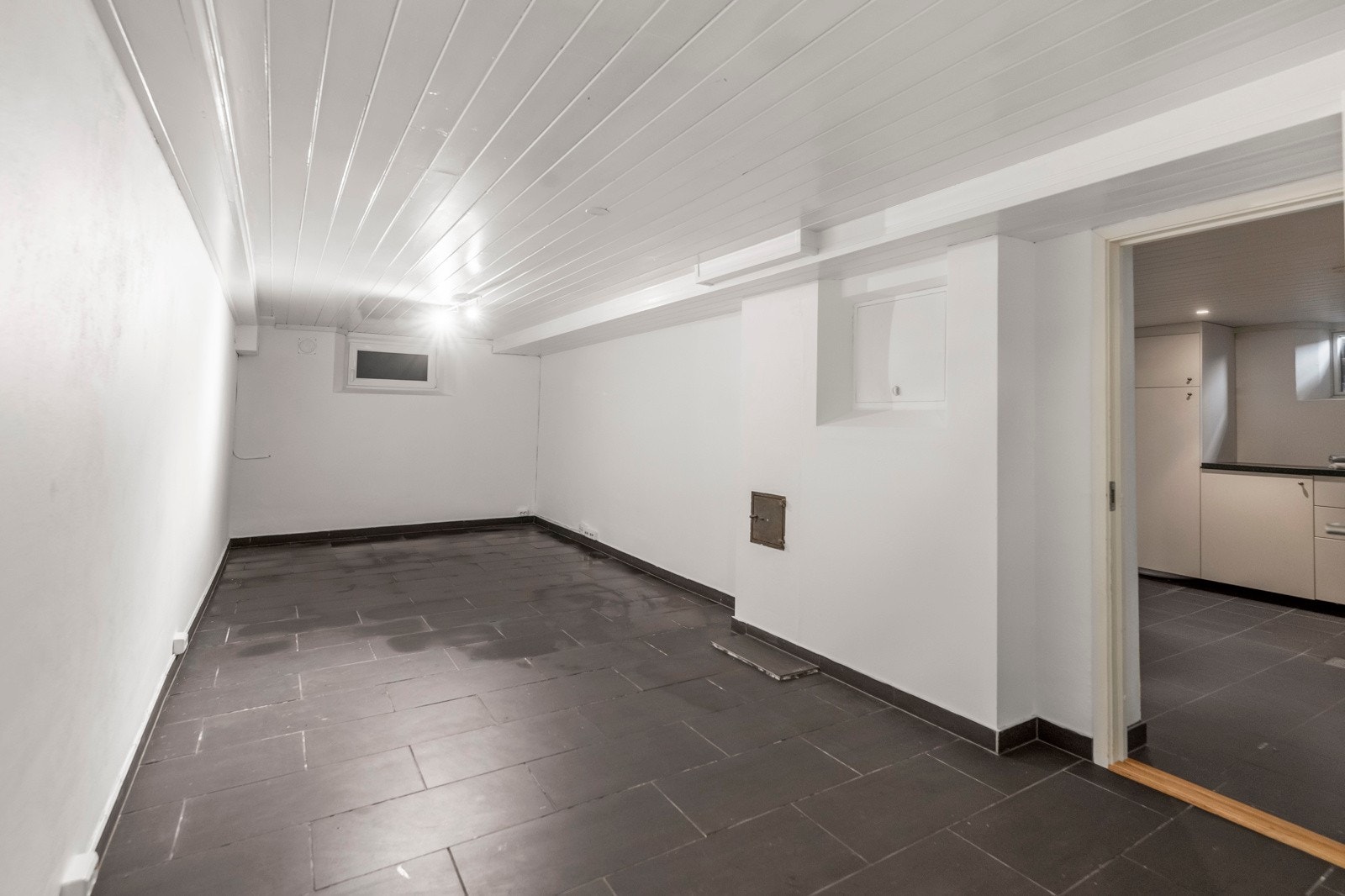 I kjelleren er det et alternativt rom som kan brukes som treningsrom, bod, vinrom eller lignende Galleribilde