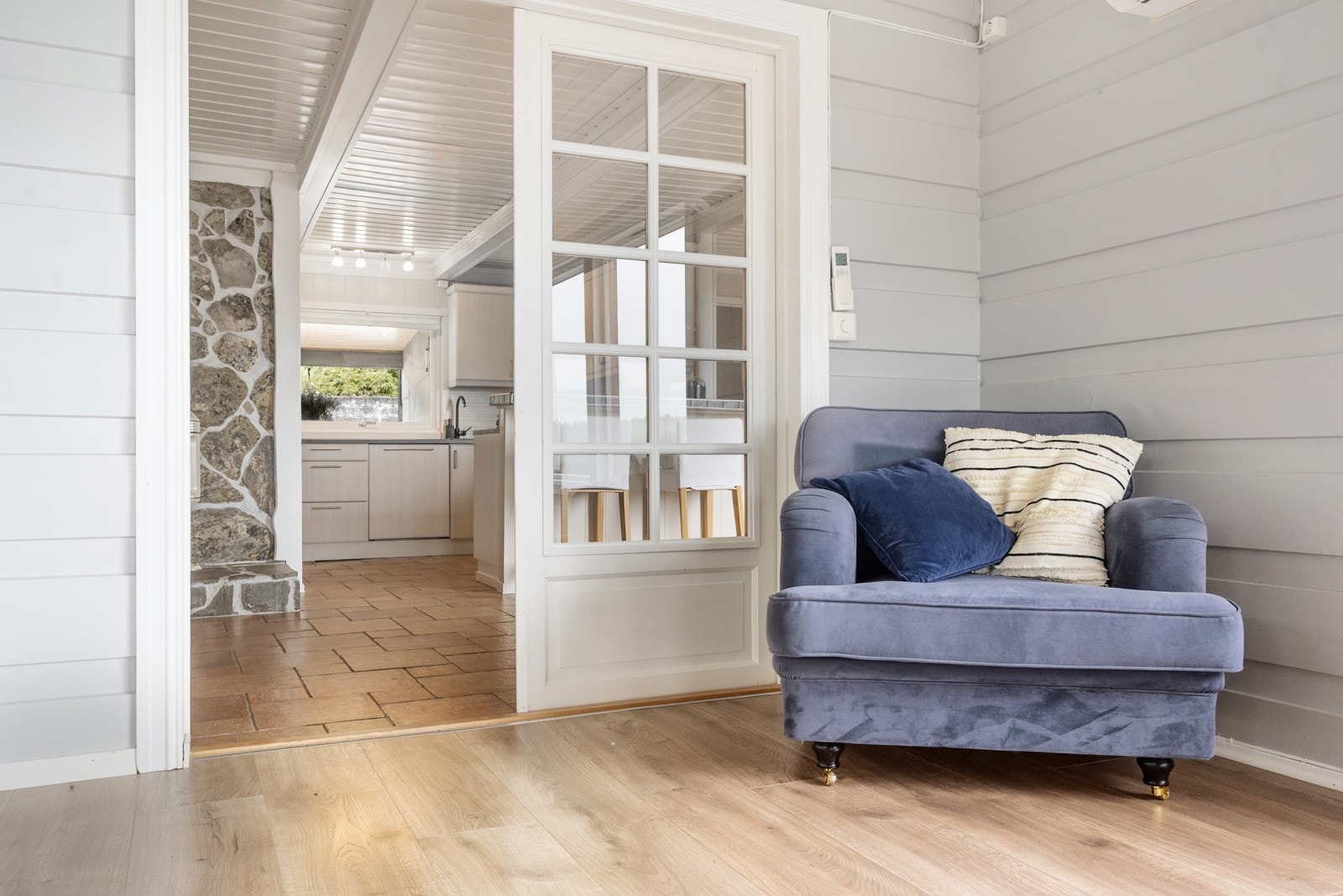 Fra stuen er det adkomst til kjøkkenet. Galleribilde