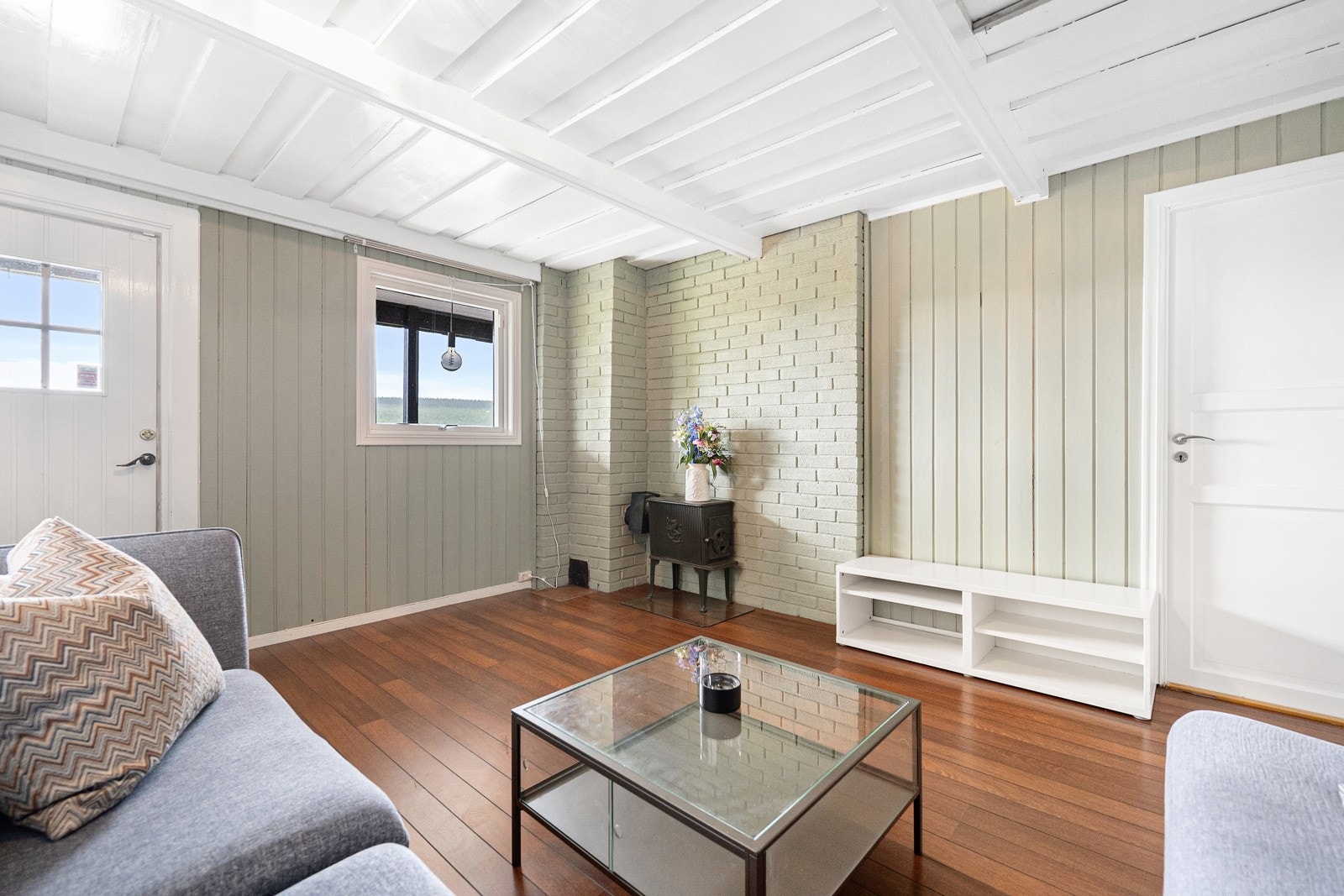 Fra stue i kjeller er det direkte adkomst ut til terrasse. Galleribilde