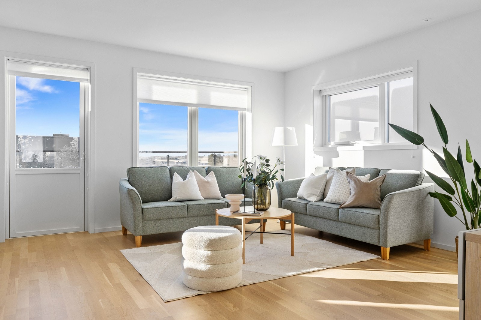 Mye naturlig lys da leiligheten har flere vindusflater. Galleribilde