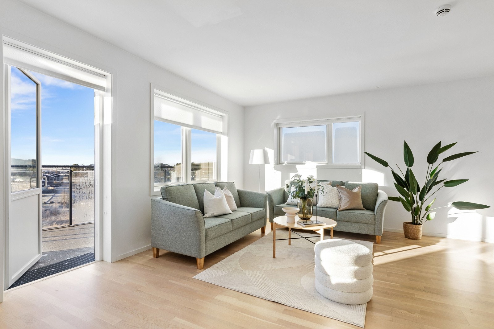 Utgang til terrassen fra stuen. Galleribilde