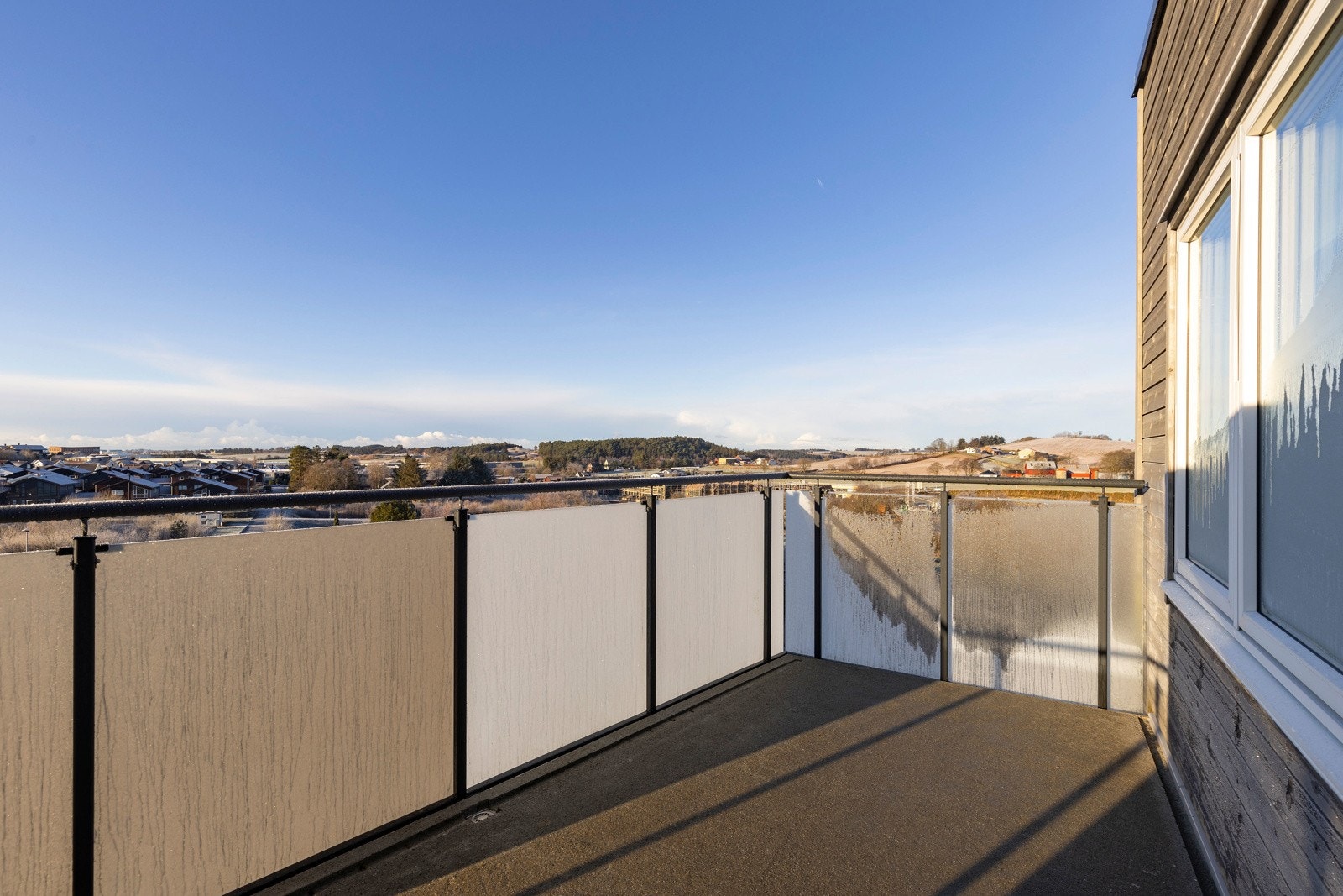 Sørvestvendt terrasse som har gode solforhold. Galleribilde