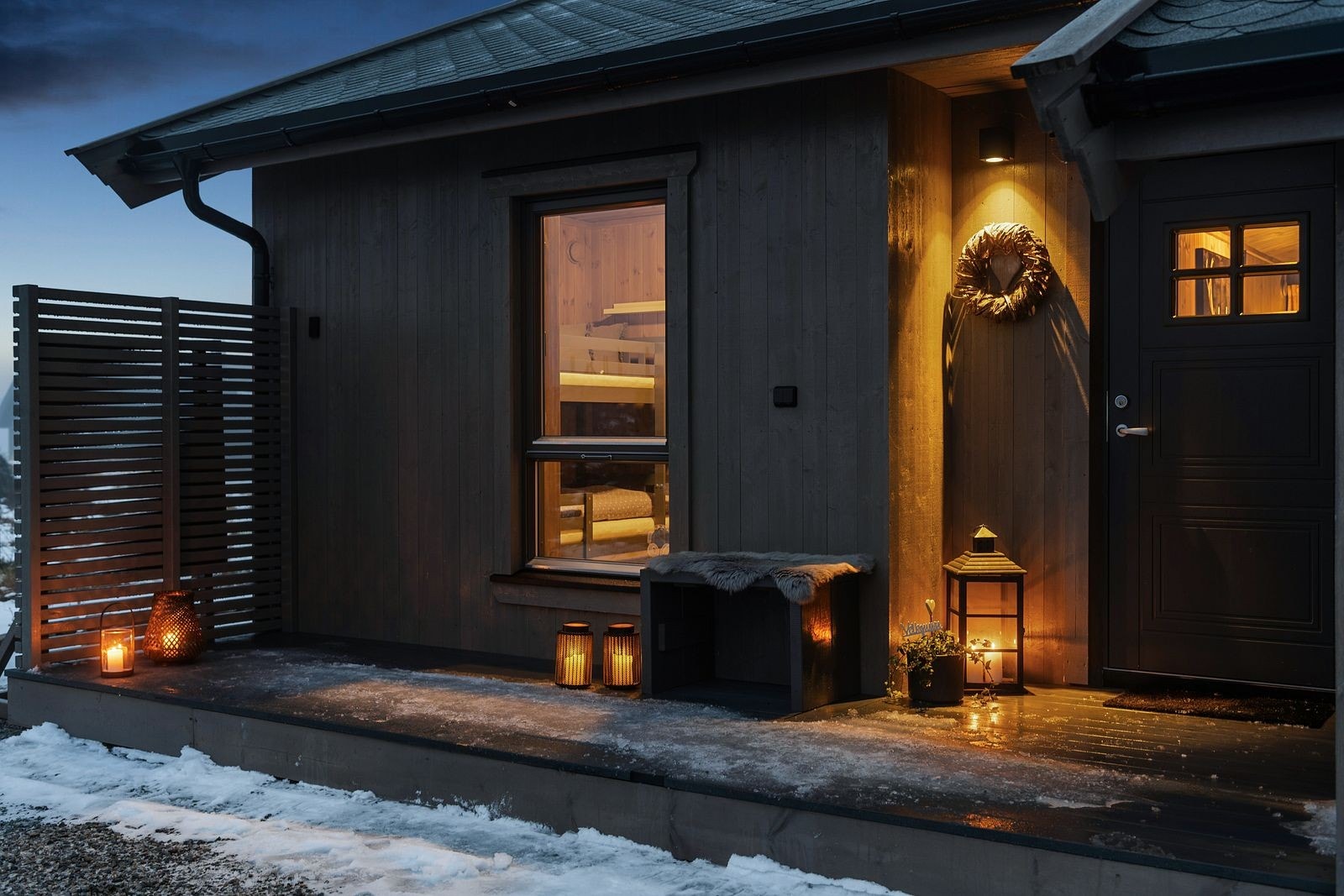 På Furutangen Syd Panorama får du store naturopplevelser rett utenfor døren, enten du søker stille morgener med kaffekoppen på terrassen eller aktive dager i løypene. Galleribilde