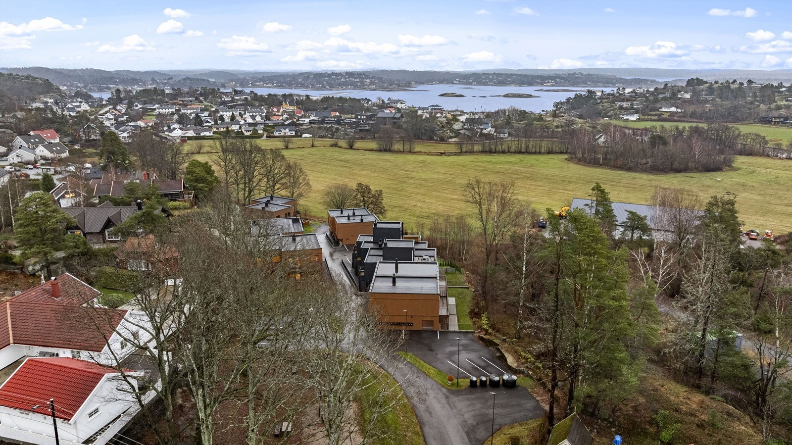 Nyoppført bolig fra 2023 - med kort vei til fantastiske turområder. Galleribilde