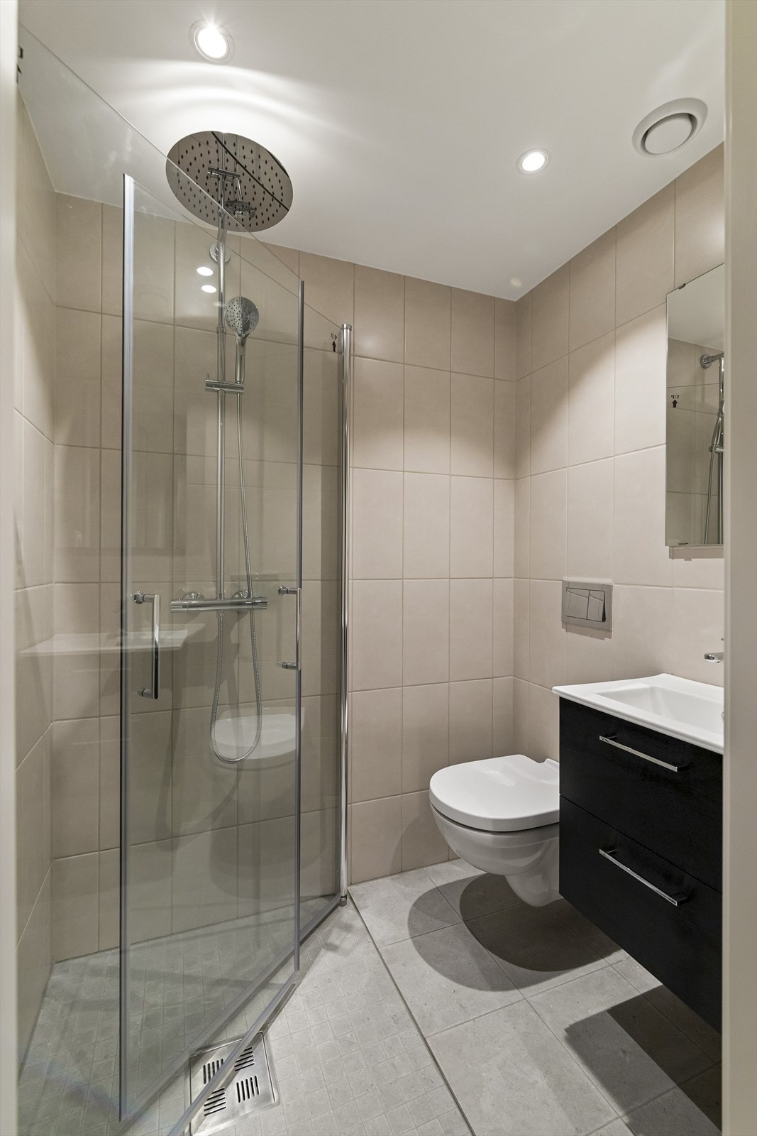 Praktisk bad i 1.etasje Galleribilde