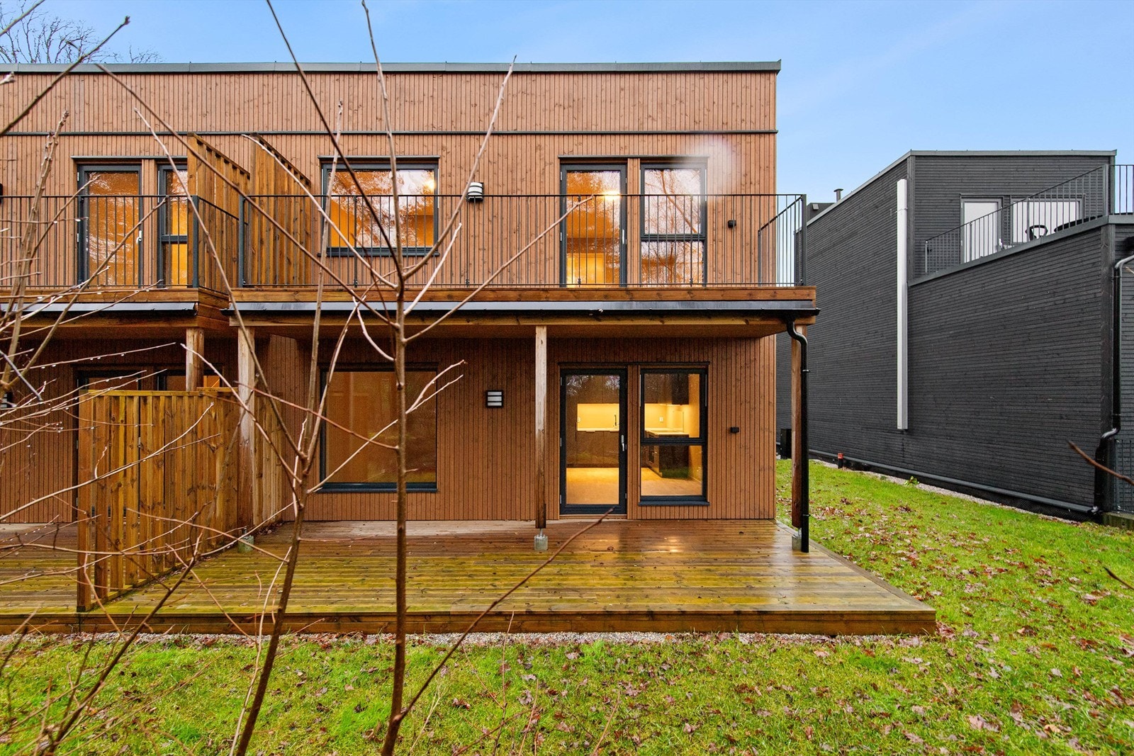 Fra stuen har du utgang til en overbygget terrasse. Galleribilde