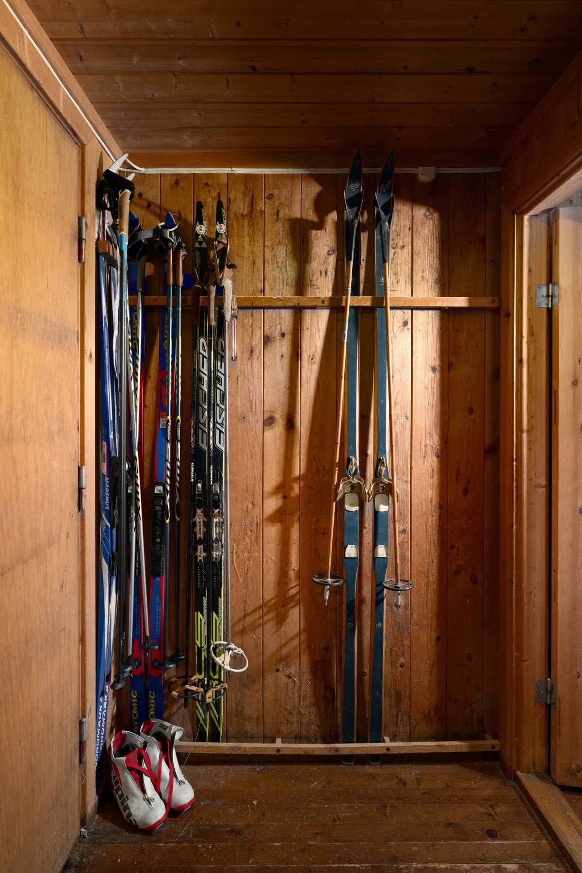 Plass til oppbevaring av ski Galleribilde