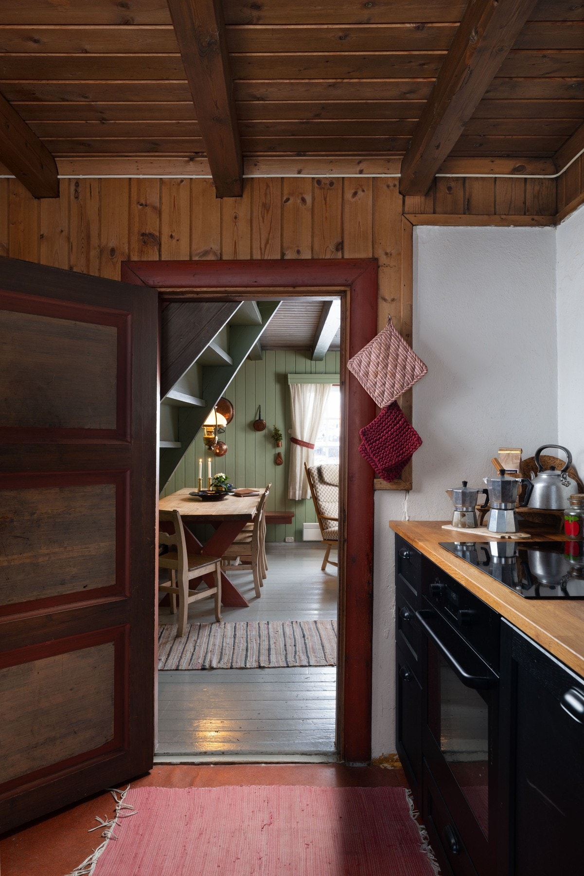 Kombinasjonen av tradisjon og modernisme gir den gode hyttefølelsen Galleribilde