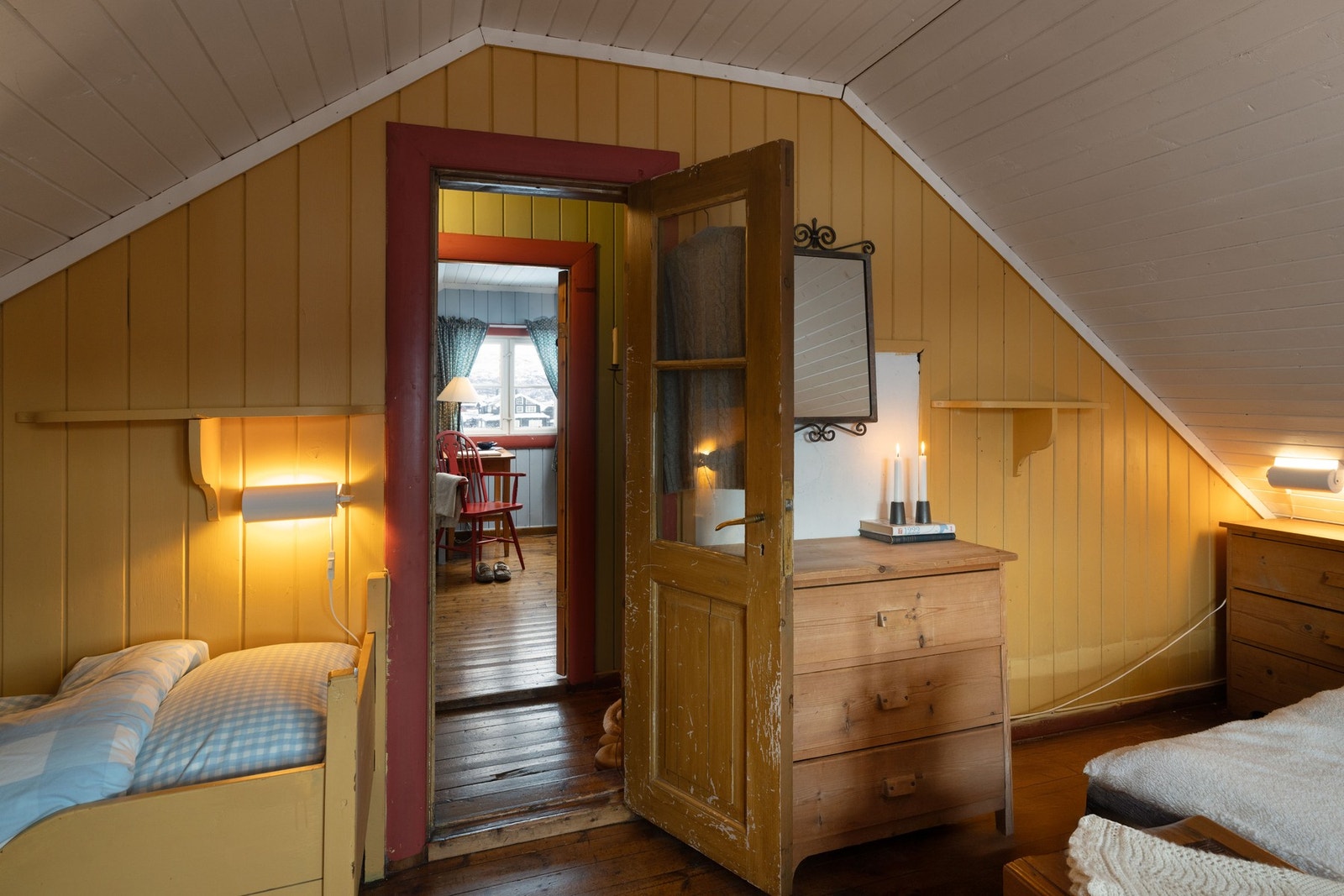 Hytten har god plass til nære og kjære Galleribilde