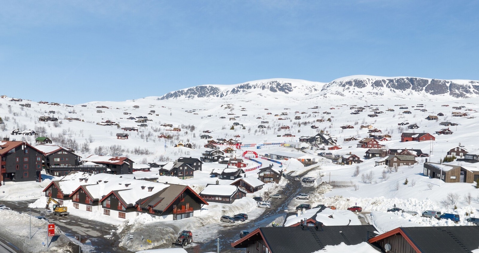 Fra hytten har du orkesterplass under vårens vakreste eventyr - nemlig Skarverennet Galleribilde