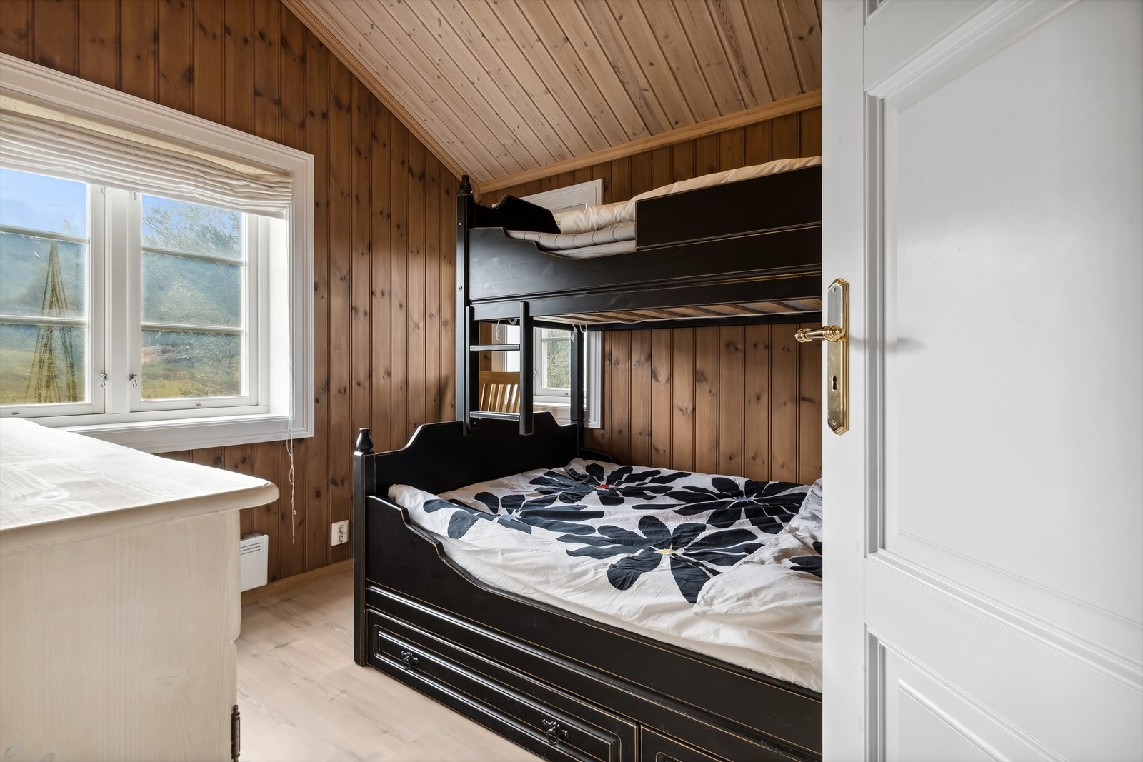 Med tre soverom er det gode muligheter for å ta med seg gjester til fjells. Galleribilde