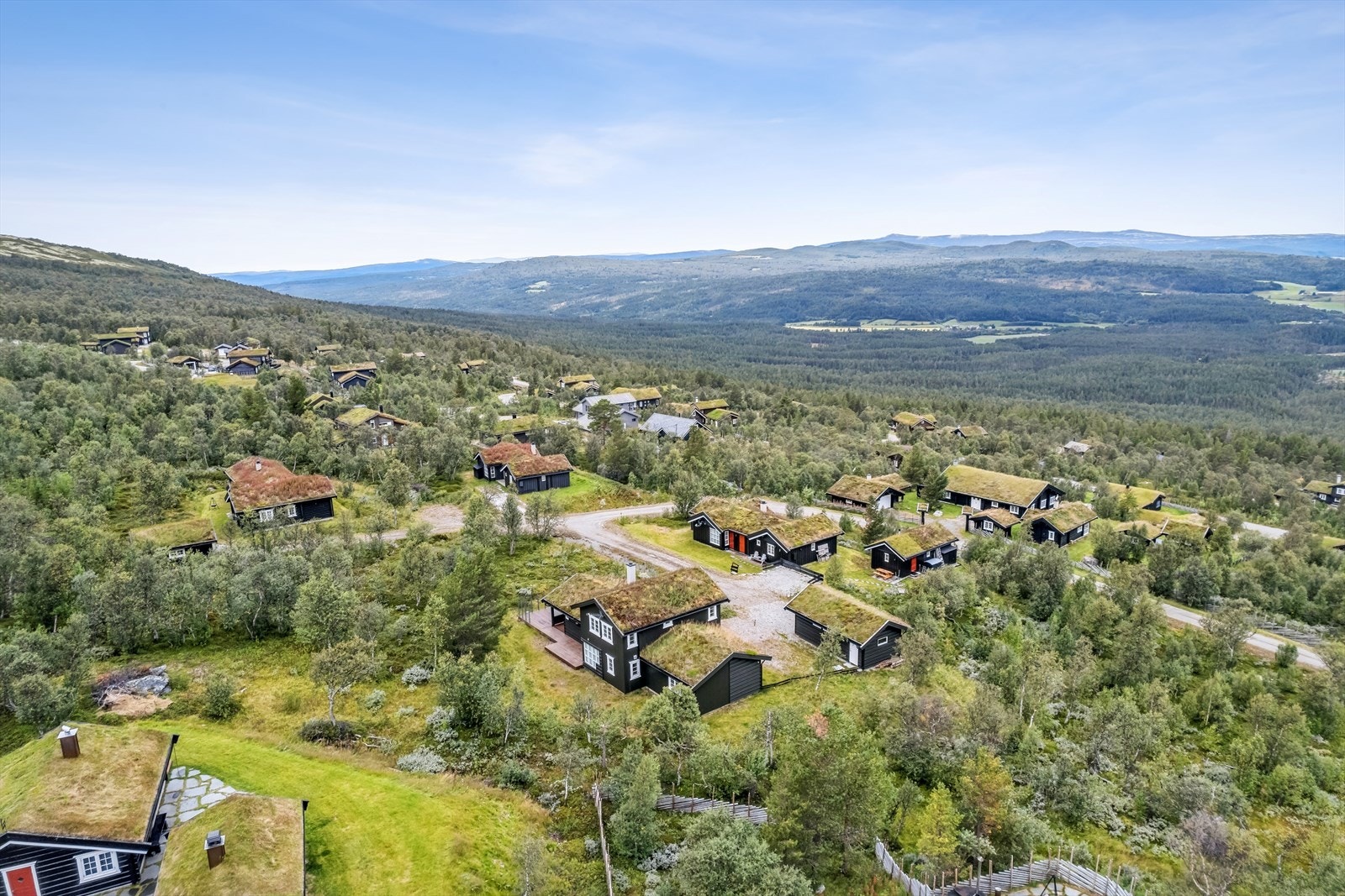 Os sentrum ligger kun 7 minutter unna med bil, og kan tilby både dagligvare og restauranter. Galleribilde
