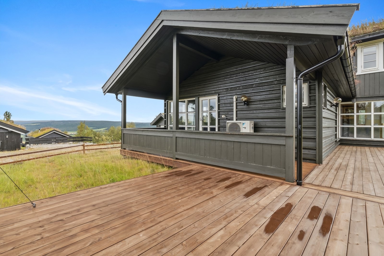 Her nytes både stille stunder og lange, sosiale kvelder i godt lag. Galleribilde