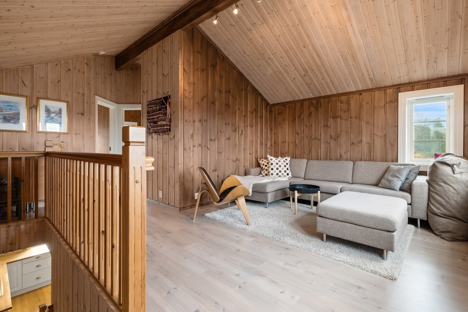 Loftstuen er perfekt hvis man ønsker å trekke seg tilbake for litt egentid med en god bok eller film. Galleribilde