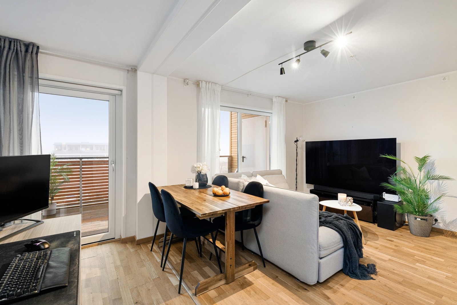 Stuen har en fin størrelse og flere møbleringsmuligheter. Galleribilde