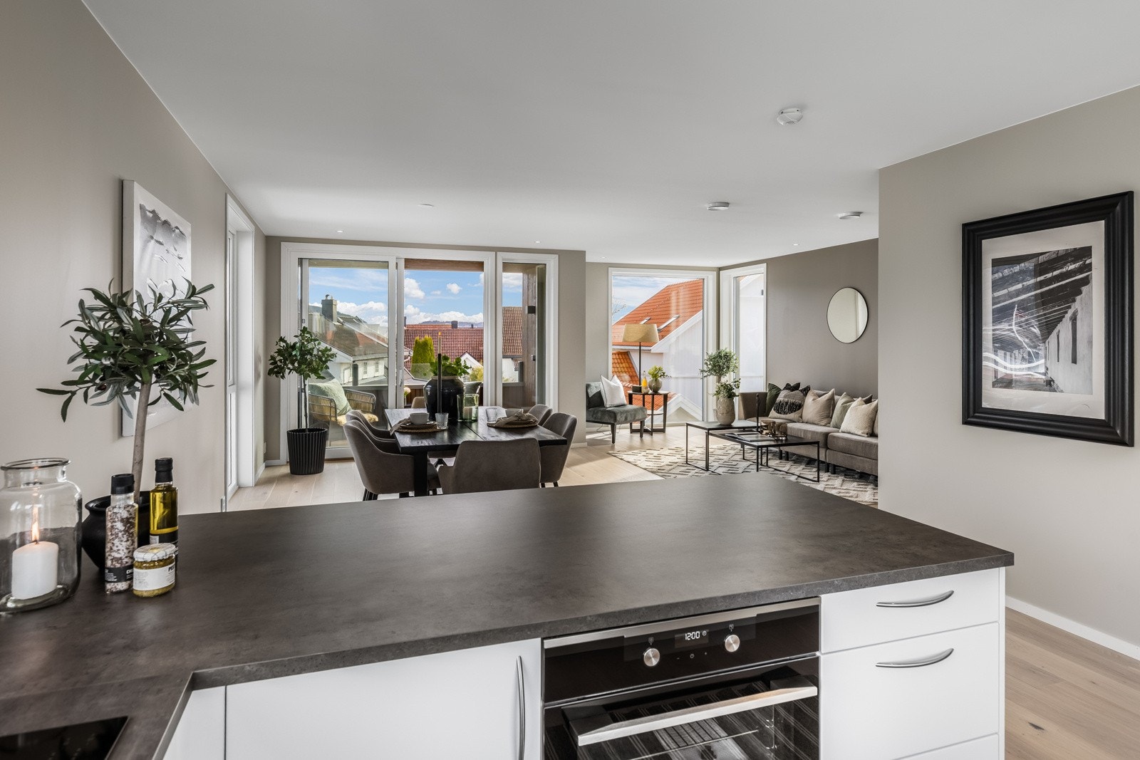 En smart barløsning markerer overgangen til stuen Galleribilde