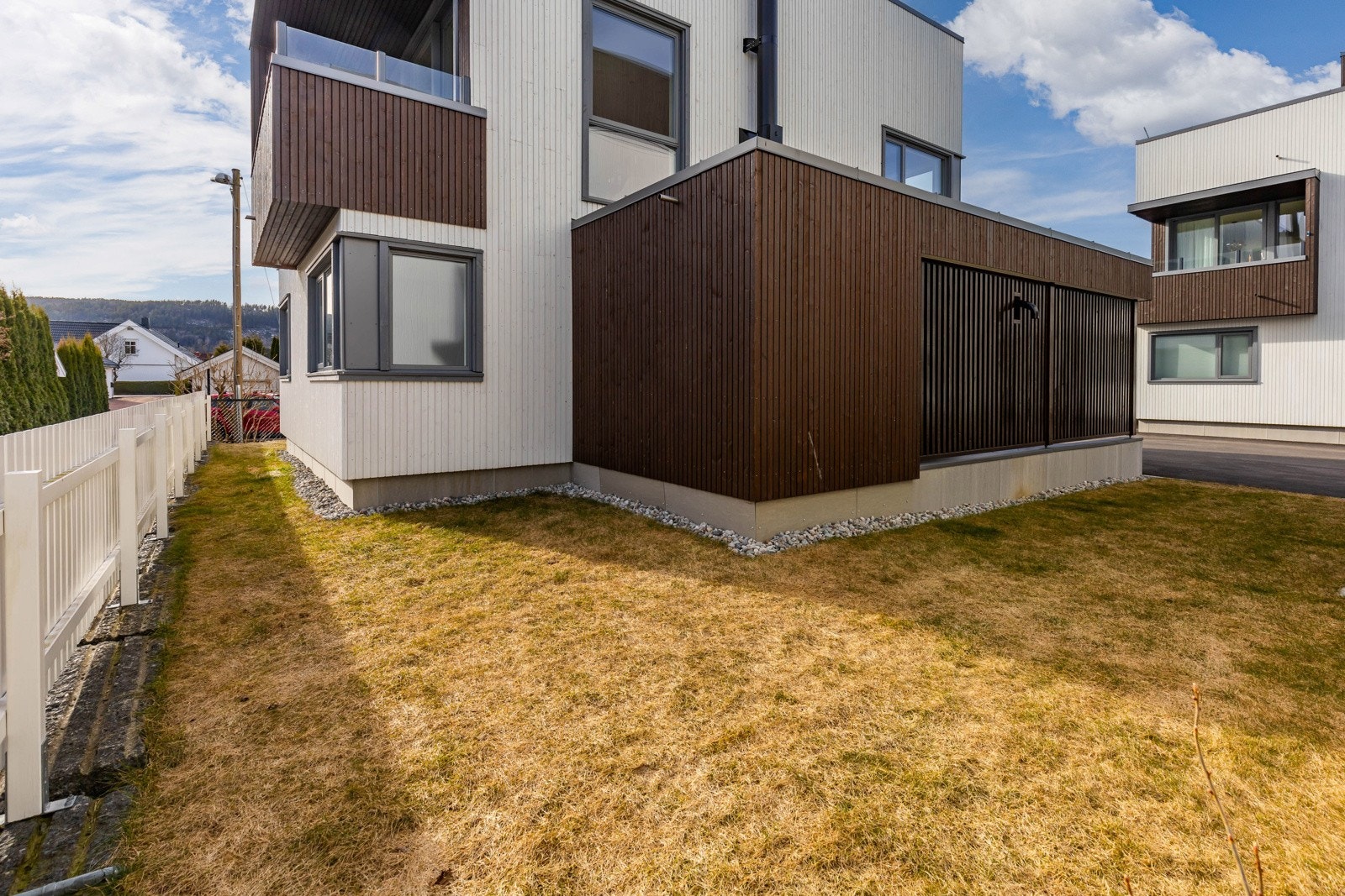 Hagen byr på godt med boltreplass for de yngste i familien, og her kan man enkelt sette opp en trampoline. Galleribilde