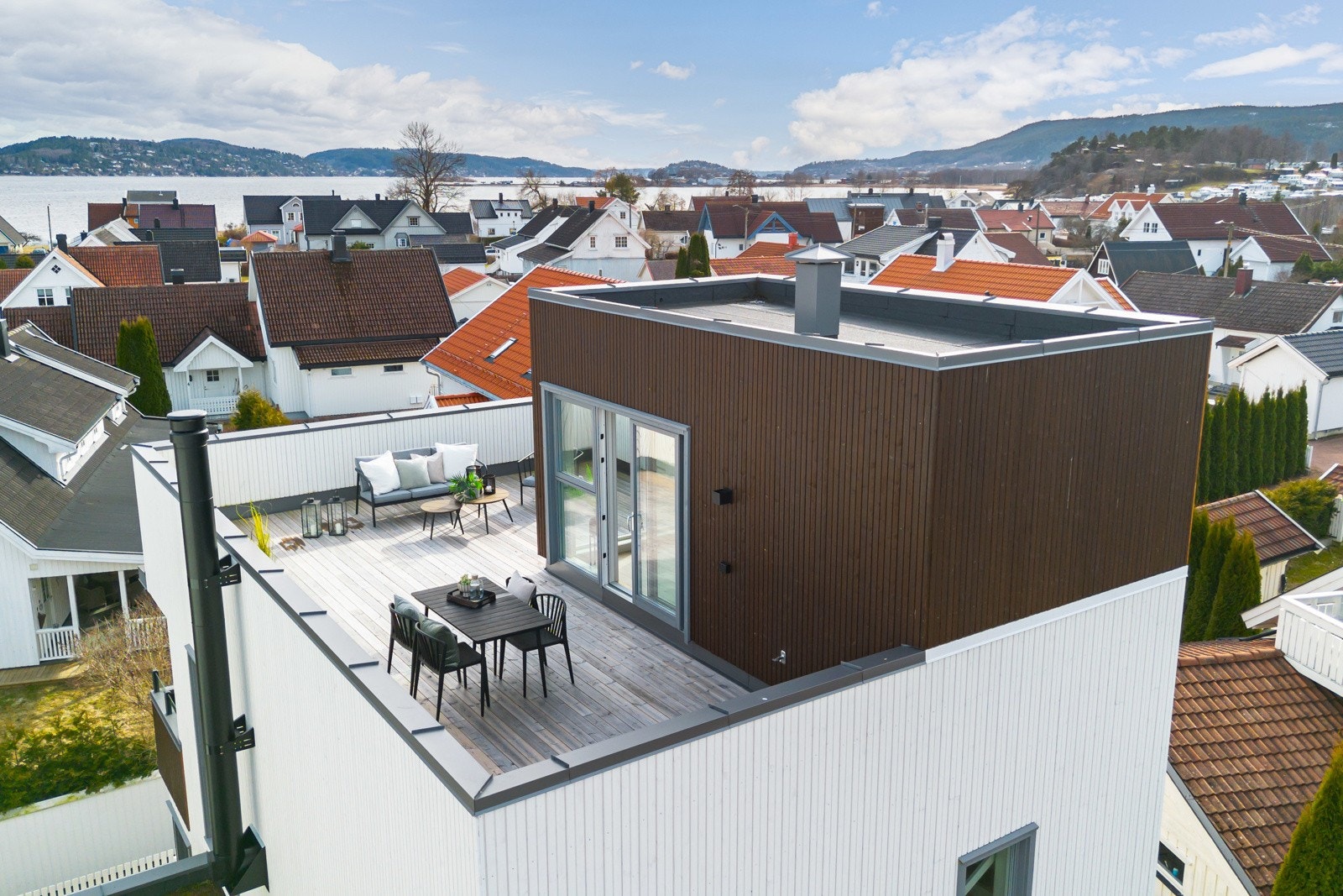 Det er også skjermet uteplass på takterrassen. Galleribilde