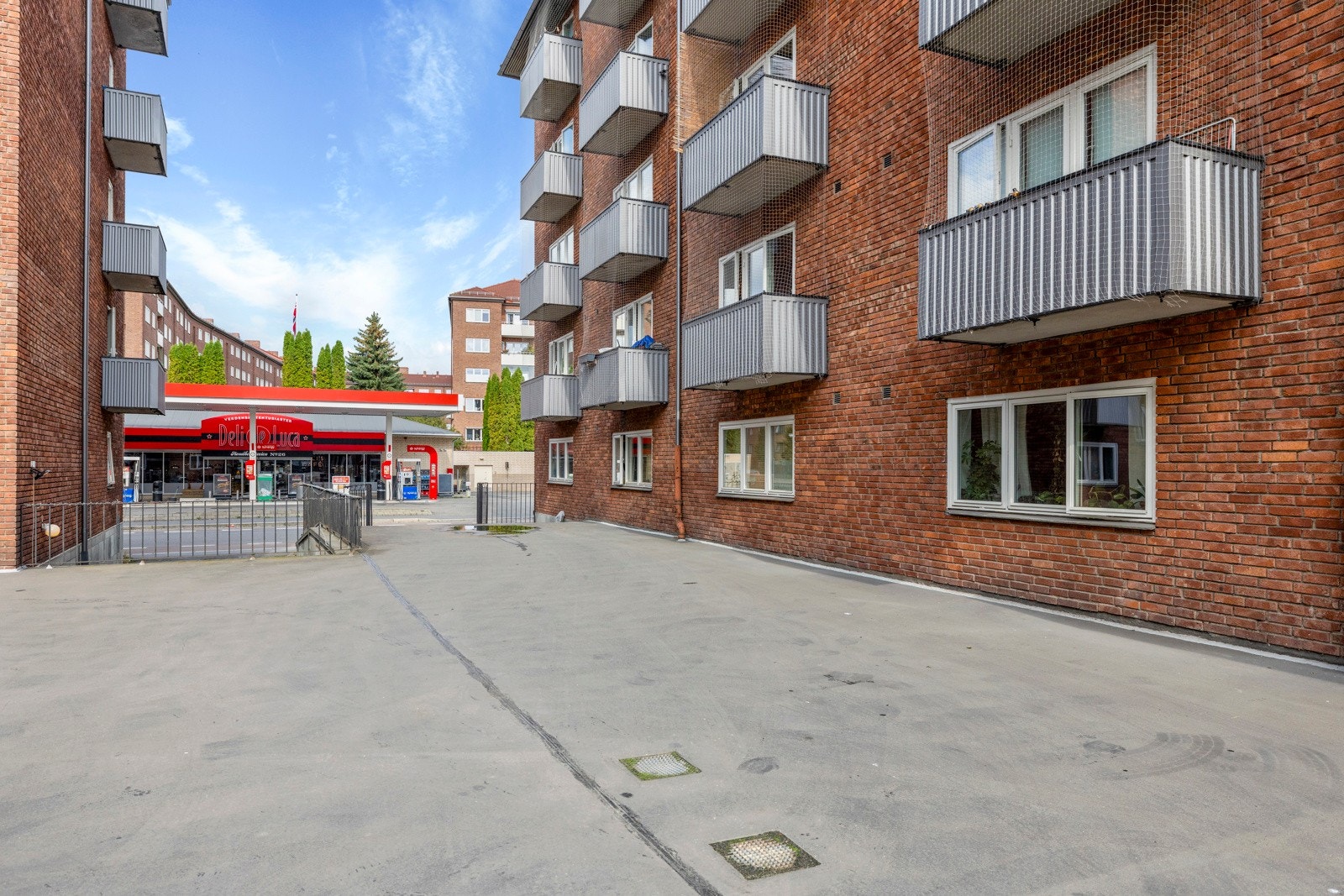 Leiligheten er beliggende i 3.etasje med heisadkomst. Galleribilde