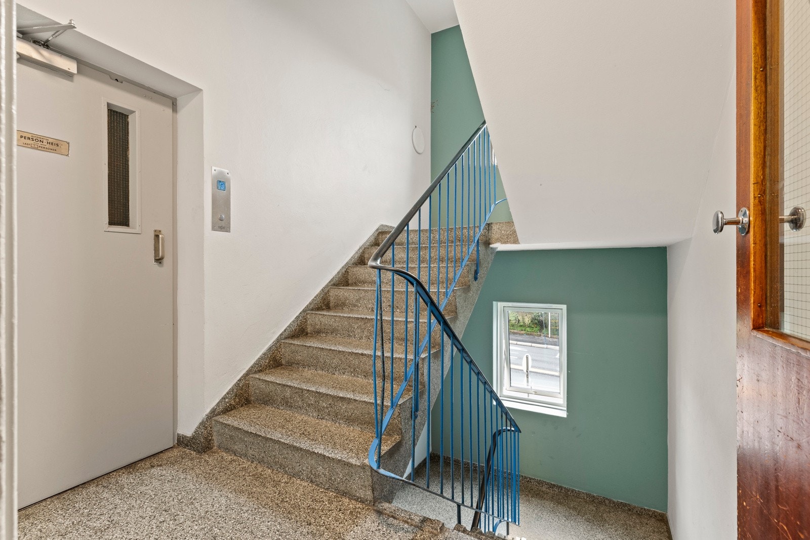 Leiligheten disponerer en bod på ca. 2 m² Galleribilde