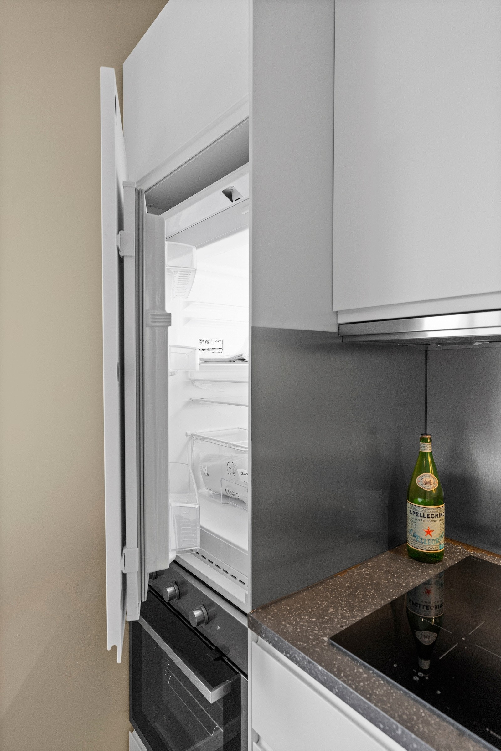 Ventilator med kullfilter over kokesone. Galleribilde