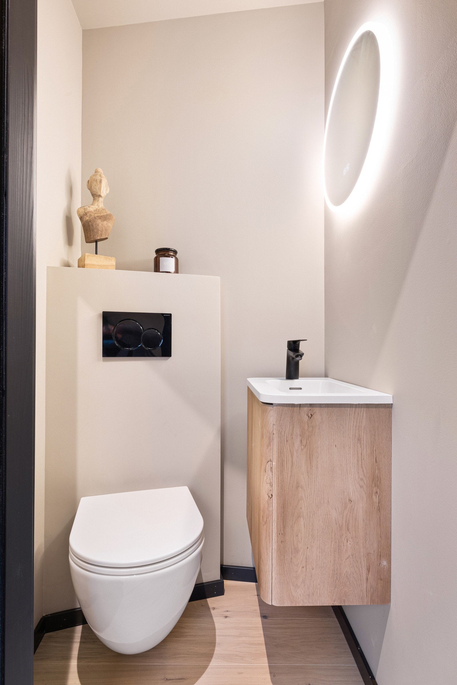 Eget gjestetoalett i entré Galleribilde