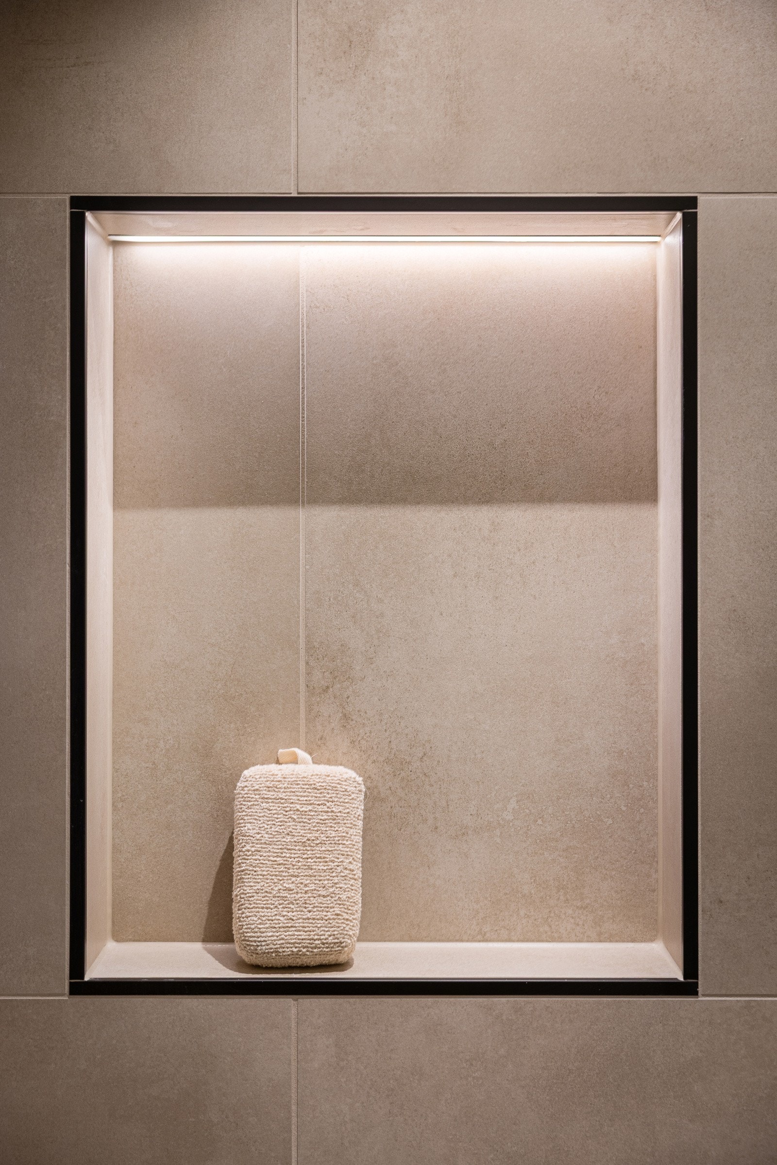 Tilpasset oppbevaringshylle i dusjen Galleribilde