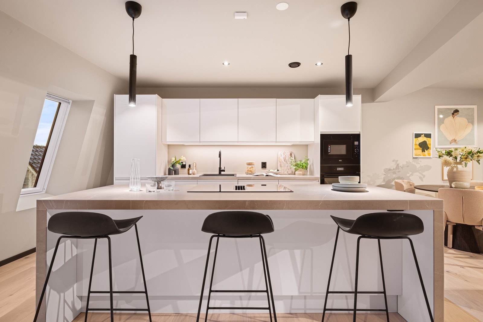 Bar/spiseløsning mot kjøkkenet Galleribilde