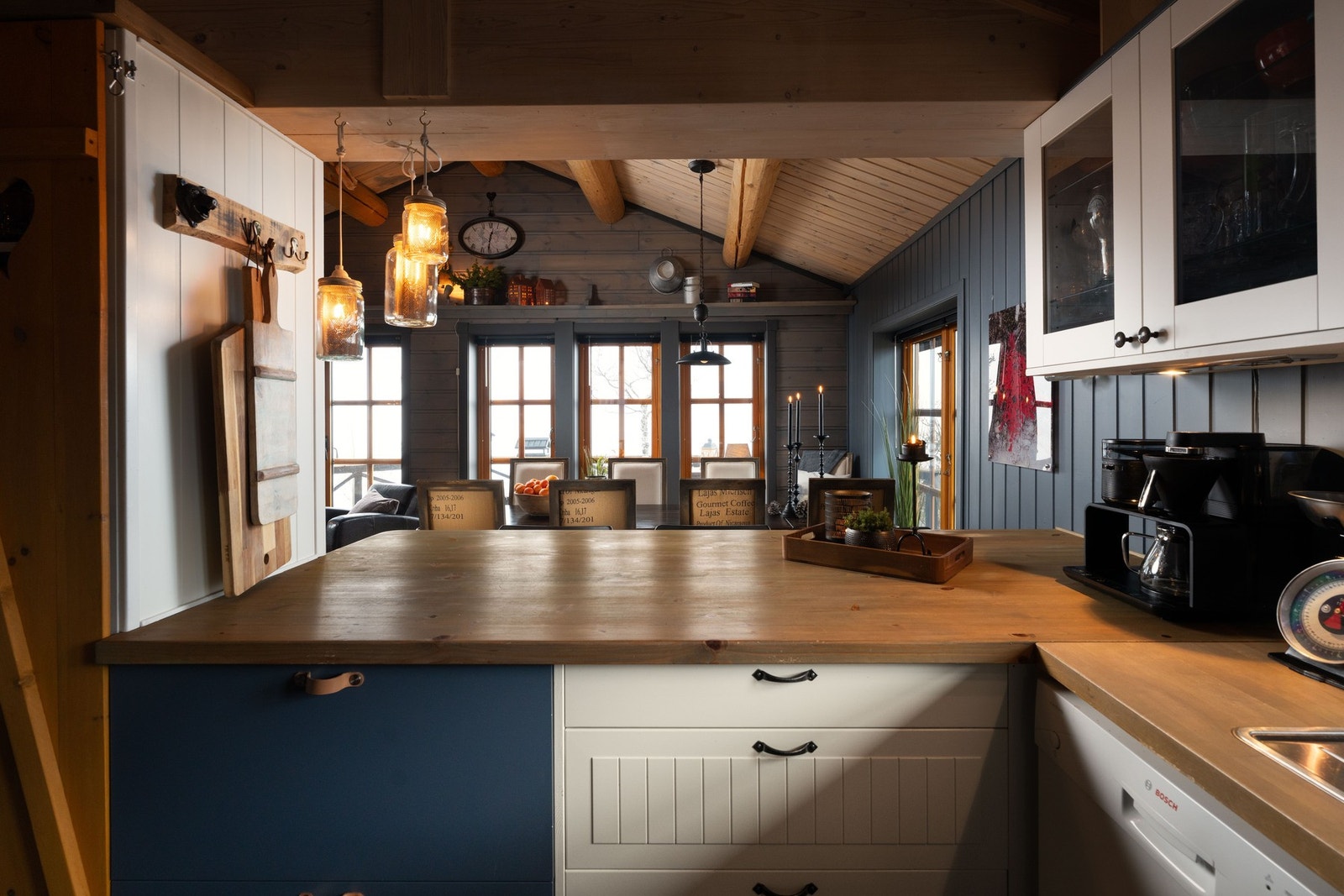 Praktisk løsning mellom kjøkken og spisestue Galleribilde