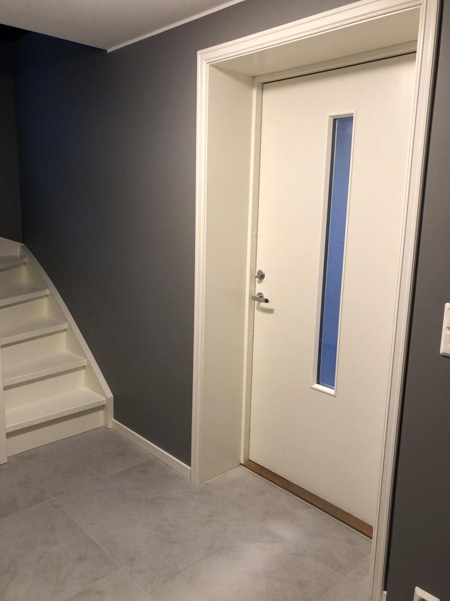 Egen inngang i sokkel. Galleribilde