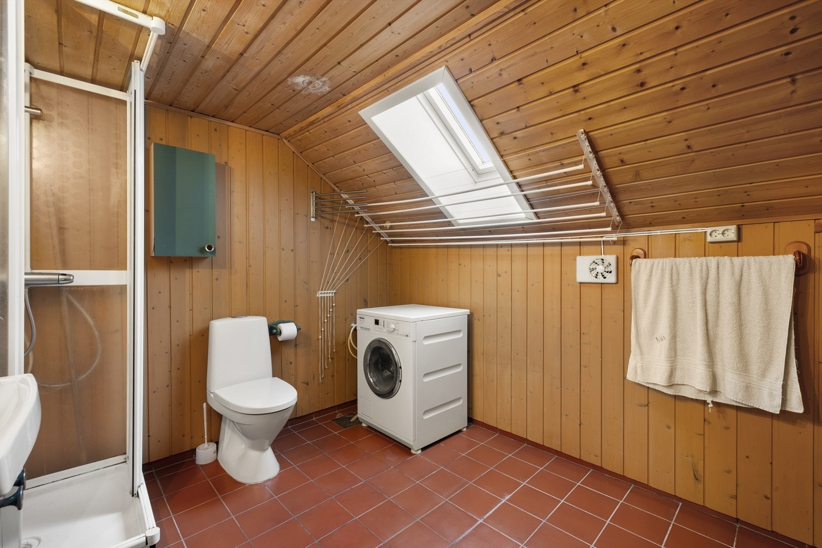 På dette badet er det opplegg til vaskemaskin Galleribilde