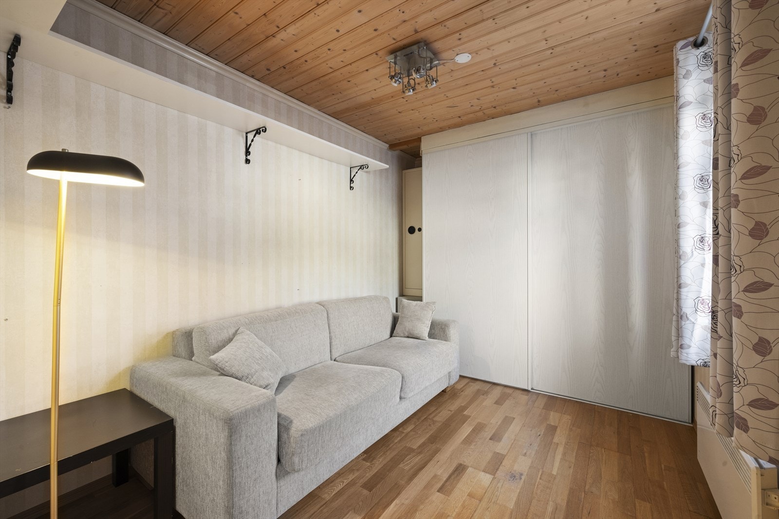 Soverommet i 1. etasje er registrert som hobbyrom på tegninger, og er derfor ikke godkjent for varig opphold Galleribilde