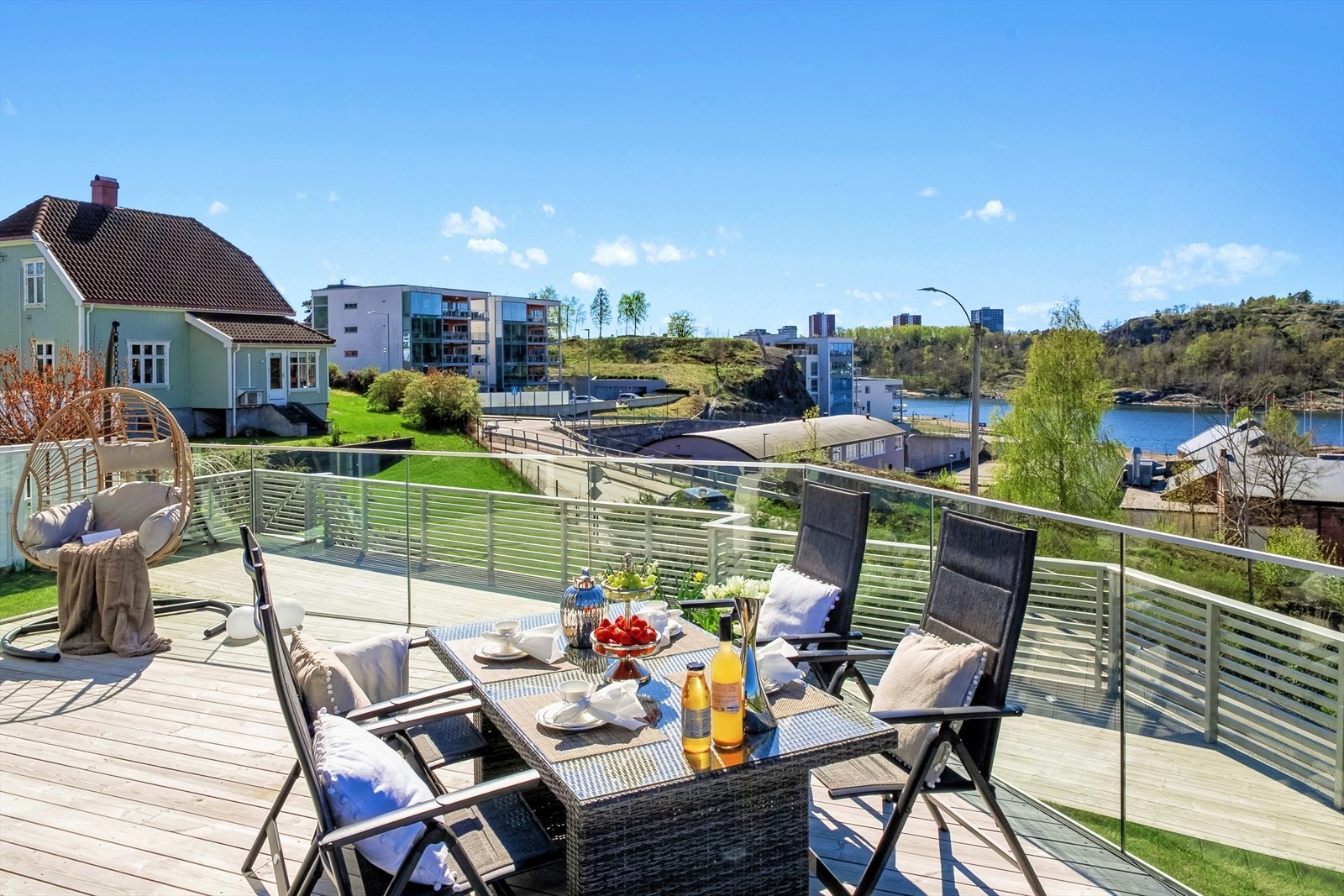 Sjekk denne utsikten fra verandaen Galleribilde