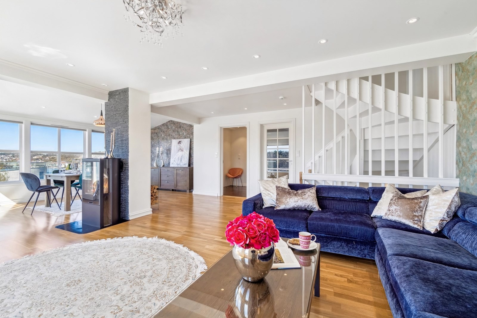 Stort og åpen stue Galleribilde