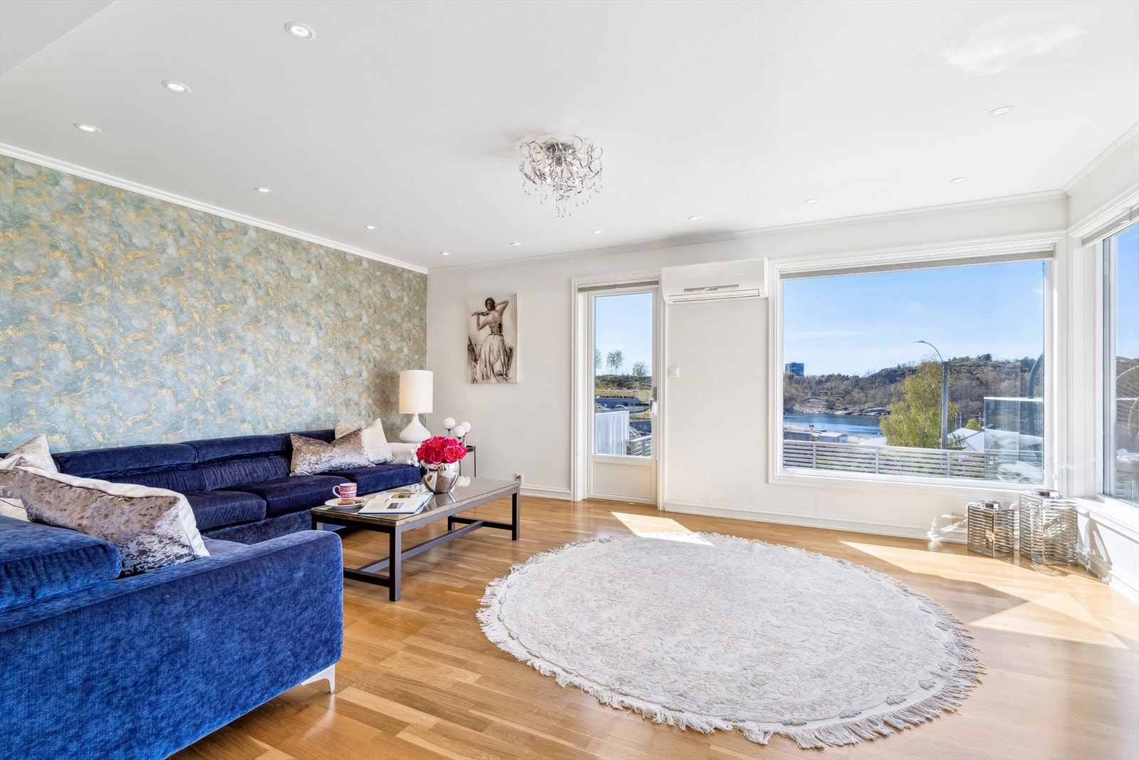 Her er det ikke noe tv, og hva skal du med det når du har denne utsikten fra sofaen Galleribilde