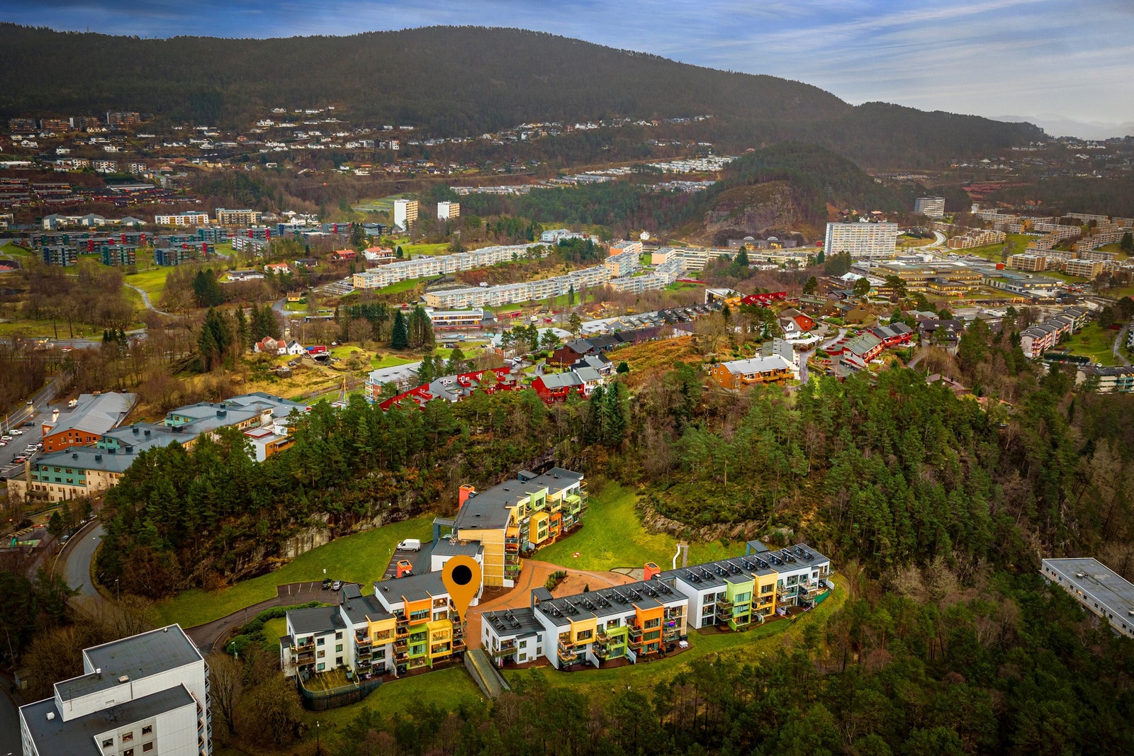 - Leilighetens beliggenhet kombinerer det beste av både rolig nabolag og nærhet til alle nødvendige fasiliteter - Galleribilde