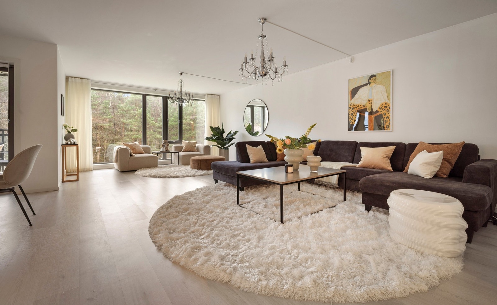 - Planløsningen gir rom for både sofagruppe, spiseplass og andre soner etter behov - Galleribilde