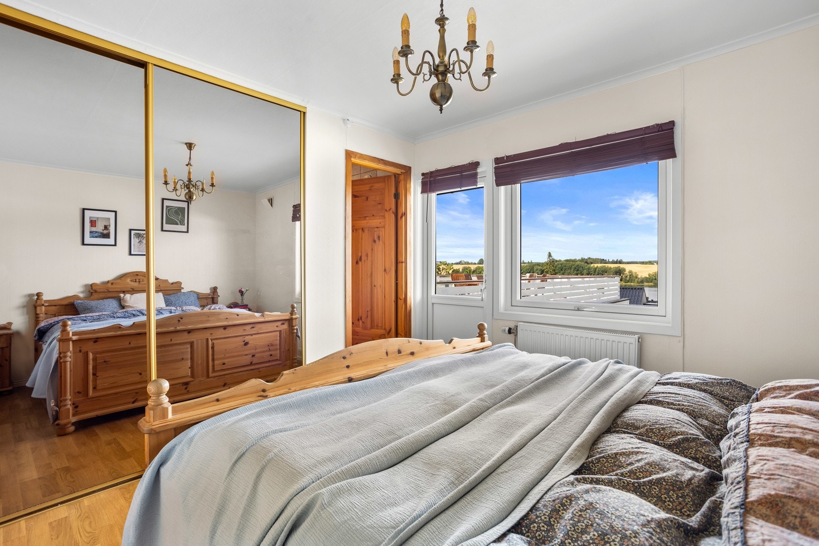 Med hele seks soverom fordelt på to etasjer er det god plass til både familie og gjester Galleribilde