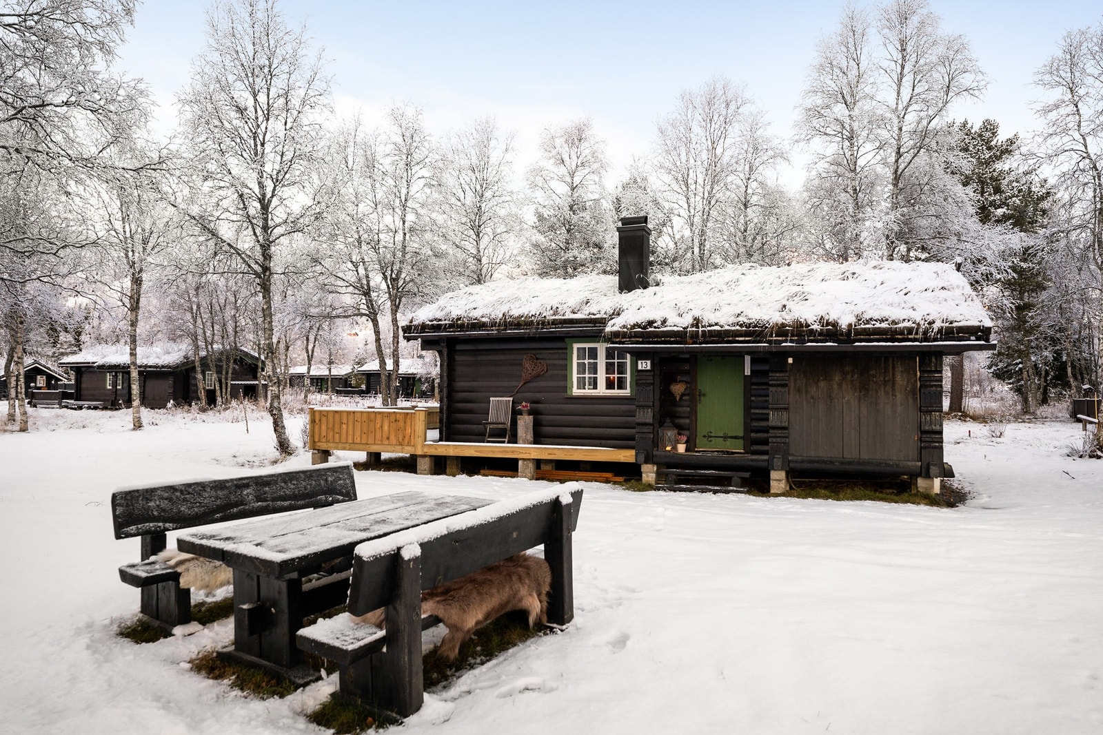 Hytta har en av de største tomtene på feltet - selveier, hjørne tomt! Galleribilde